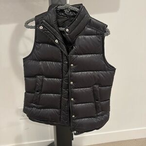 J.Crew women’s size extra small shiny black puffer vest. Like new.